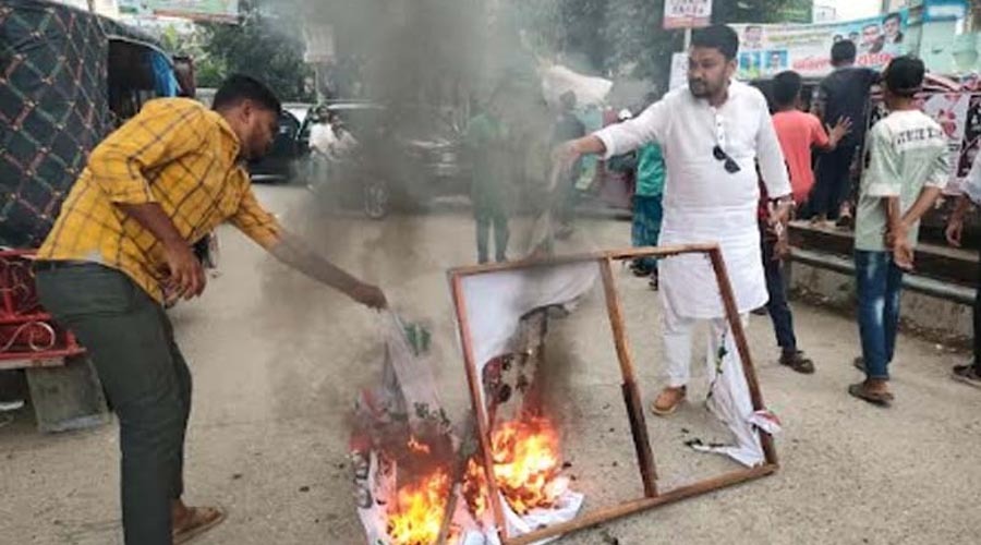 চকরিয়ায় এনসিপির পথসভা পণ্ড, বিএনপির বিরুদ্ধে মঞ্চ ভাঙচুর ও গাড়িবহর আটকের অভিযোগ