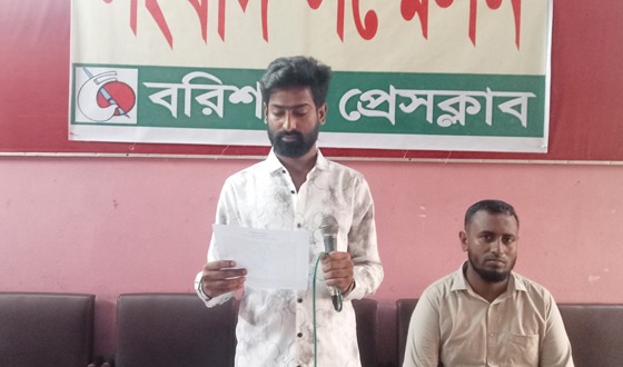 থানায় আটকে চেক ও স্ট্যাম্পে স্বাক্ষর নেয়ার অভিযোগ