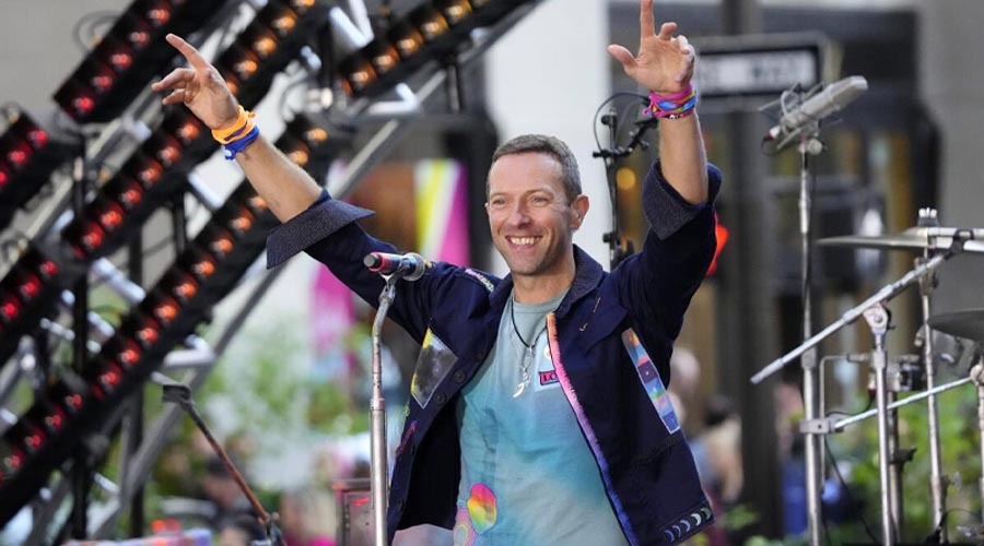 চাঞ্চল্যকর স্ক্যান্ডালের পর ‘কিস ক্যাম’ নিয়ে ক্রিস মার্টিনের রসিকতা