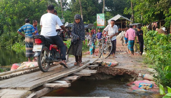 কালীগঞ্জে ৩৫ গ্রামের মানুষের ঝুকি নিয়ে চলাচল