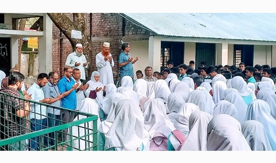 বাবুগঞ্জ সরকারি পাইলট মাধ্যমিক বিদ্যালয়ে দোয়া ও মোনাজাত