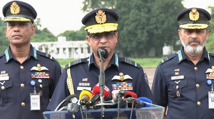 পুরনো প্রযুক্তির যুদ্ধবিমান ও নিরাপত্তা প্রশ্নে যা বললেন বিমান বাহিনী প্রধান