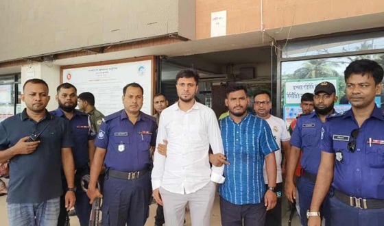 ভারতে পালানোর সময় ৭ মামলার আসামি আটক