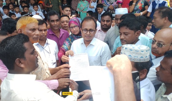 আটোয়ারীতে কিন্ডার গার্টেন এসোসিয়েশনের বিক্ষোভ ও মানববন্ধন