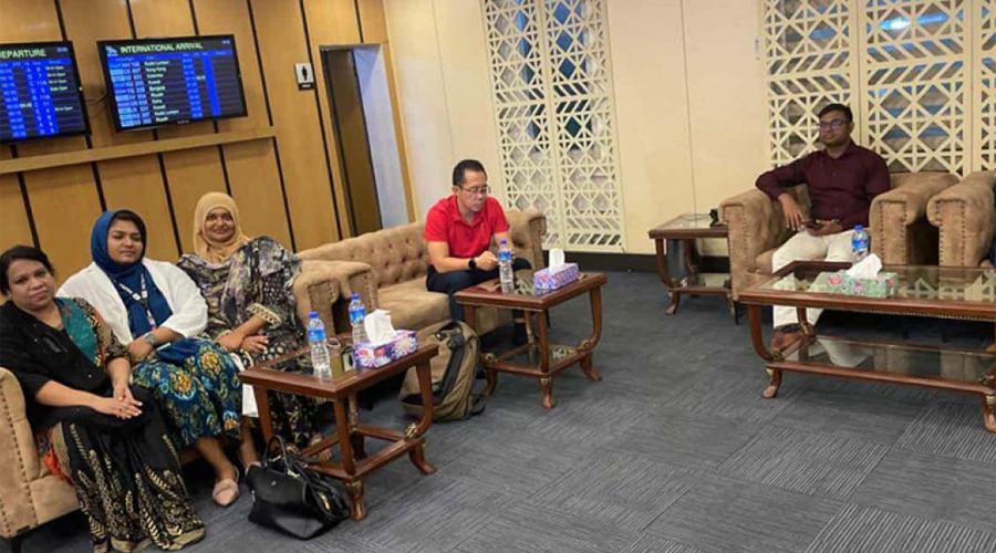 দগ্ধদের চিকিৎসা করতে সিঙ্গাপুর থেকে চিকিৎসক দল ঢাকায়