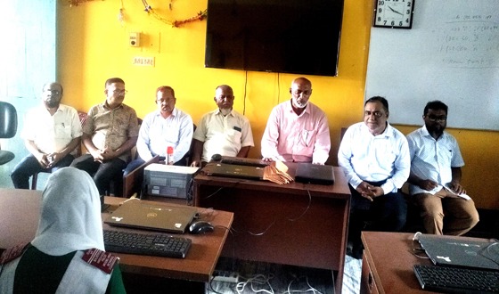 বাজিতপুরে গরীব ও অসহায় শিক্ষার্থীদের অর্থ দিলেন মুক্তিযোদ্ধা