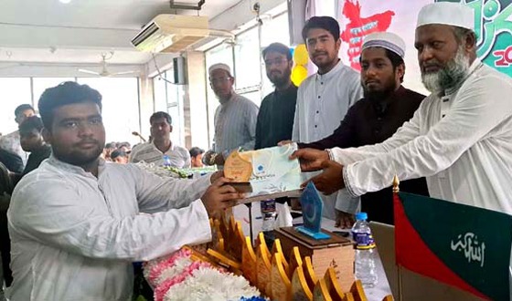 বৃত্তি পরীক্ষার্থীয় অংশ গ্রহণের দাবিতে গোমস্তাপুরে মানববন্ধন ও স্মারকলিপি