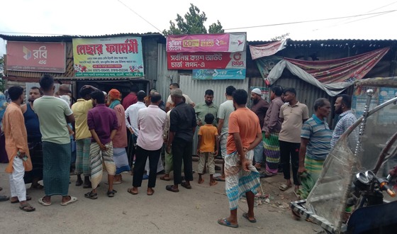 গজারিয়া হোসেন্দী বাজারে দোকানে ক্যাশ বাক্স ভেঙে টাকা ও মোবাইল চুরি