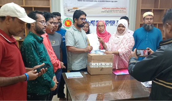 বরগুনা হাসপাতালে ডেংগু রোগীর জন্য ৬০০ স্যালাইন প্রদান