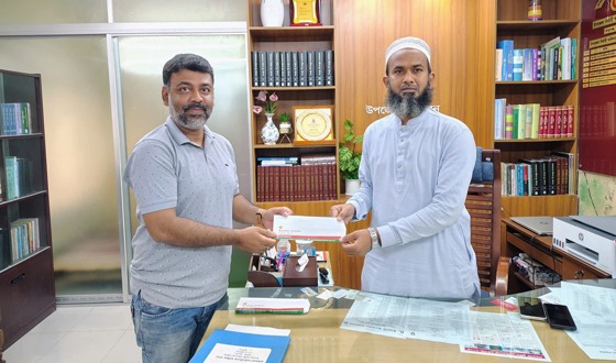 বাবুগঞ্জে সিএ শাহরিয়ার বাবুকে পুরষ্কৃত করলেন ইউএনও