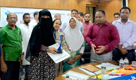 ত্রিশালে এসইডিপির সনদ ও পুরস্কার বিতরণ