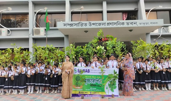 বৃক্ষরোপণে উদ্বুদ্ধ করতে “ছওয়াব”-এর গাছের চারা বিতরণ