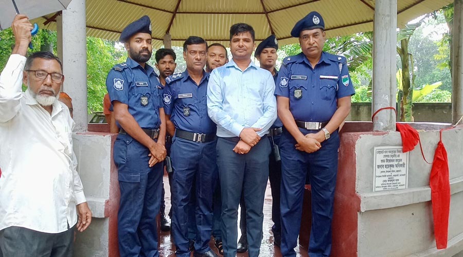 মোল্লাহাট থানা কম্পাউন্ডে নবনির্মিত গোলঘর উদ্বোধন ও বৃক্ষরোপণ