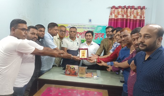 দেবহাটায় ইউএনওর বিদায়ী সংবর্ধনা প্রদান