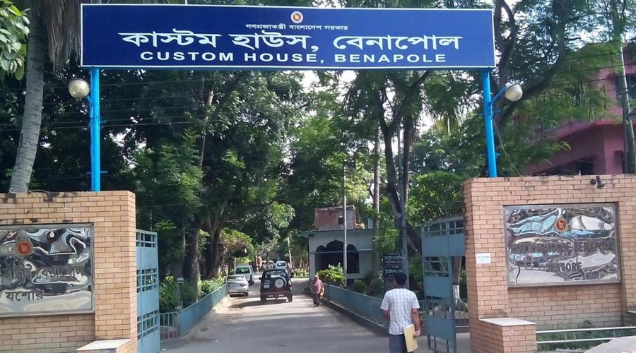 বেনাপোল কাস্টমস হাউসে বহিরাগত প্রবেশ নিষিদ্ধ