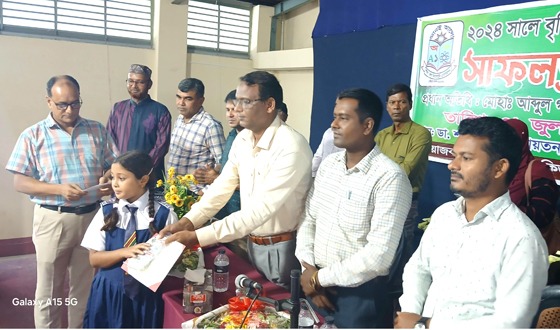 চাটমোহরে কৃতি শিক্ষার্থীদের সাফল্য সংবর্ধনা