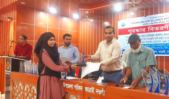আত্রাইয়ে কৃতি শিক্ষার্থীদের মাঝে পুরস্কার বিতরণ