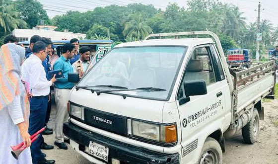 চাঁদপুরে যানবাহনে অভিযান, ১০ মামলায় ৭,৫০০ টাকা জরিমানা