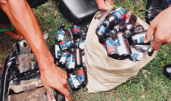 মোটরসাইকেলের টাংকির ভিতর থেকে ৮১ বোতল ফেনসিডিল উদ্ধার