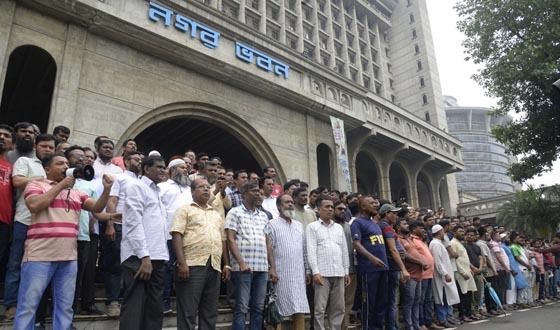 আজও নগর ভবনের ফটকে তালা, চরম ভোগান্তিতে নগরবাসী