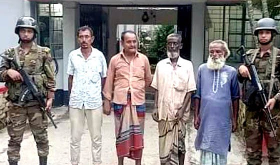 সেনাবাহিনীর হাতে ৪ চাঁদাবাজ আটক