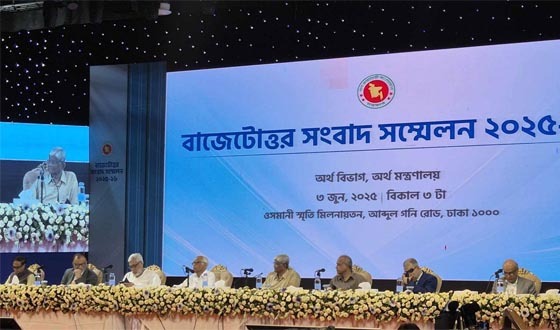 সংকোচিত বাজেটেই বড় পরিকল্পনা: বাজেটোত্তর ব্রিফিংয়ে অর্থ উপদেষ্টা