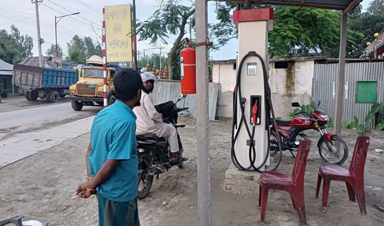 ভূরুঙ্গামারীতে অবাধে চলছে মিনি পাম্পে জ্বালানি তেল বিক্রি