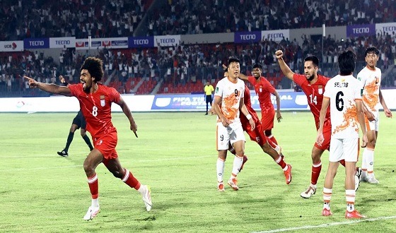 দেশের মাটিতে হামজার প্রথম জয়, প্রাণ ফিরে পেলো ঢাকা স্টেডিয়াম