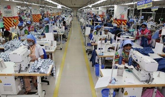 নতুন করে সংকটের মুখে দেশের পোশাক খাত