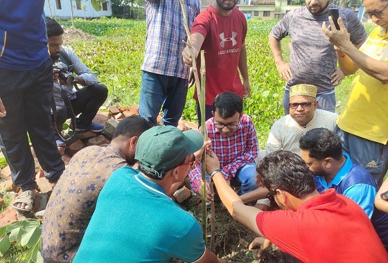 পত্নীতলায় একলক্ষ বৃক্ষরোপণ ও চারা বিতরণ কর্মসূচীর উদ্বোধন