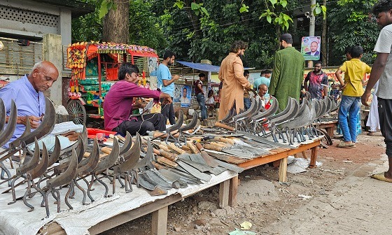 টাঙ্গাইলে আশানুরূপ ক্রেতা নেই কামারের দোকানগুলোতে