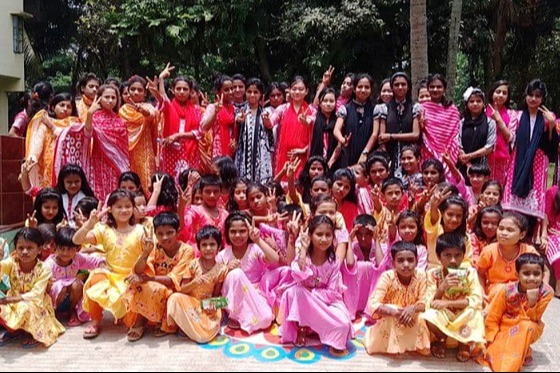 ঈদের আনন্দ বাড়াতে এতিম শিশুদের পাশে দাঁড়ালেন জসিম শেখ ও সেলিম খান