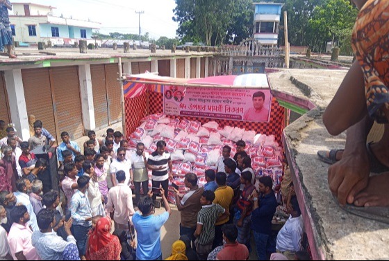 নিঝুমদ্বীপে ক্ষতিগ্রস্থদের মাঝে তারেক রহমানের ঈদ উপহার