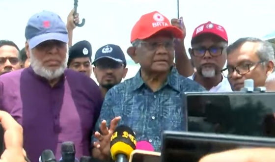 জাজিরায় পদ্মা সেতুর বাঁধে ভাঙন পরিদর্শনে সেতু উপদেষ্টা ফাওজুল কবির