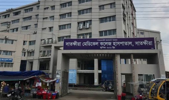 সাতক্ষীরা মেডিকেল হাসপাতালে টাকা ছাড়া সেবা মেলে না