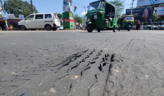 সিলেটে তাপমাত্রা ৩৬ ডিগি, গলে যাচ্ছে পিচঢালা সড়কের বিটুমিন
