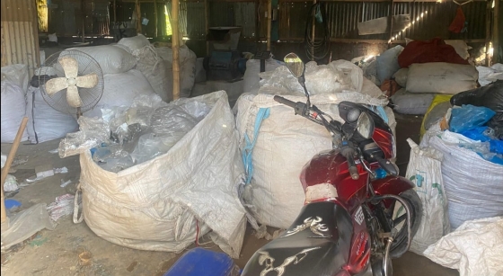 নিষিদ্ধ পলিথিন কারখানায় সিলগালা, মালিককে তিন মাসের কারাদণ্ড