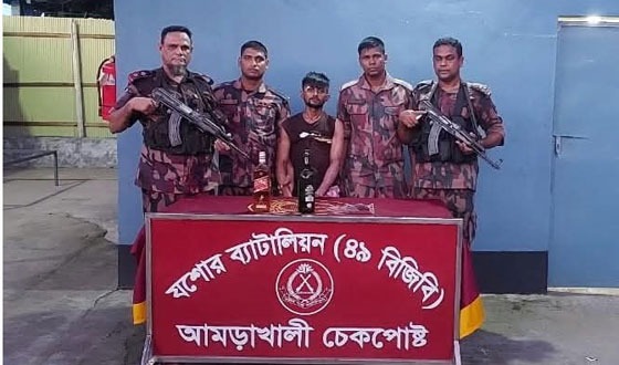 যশোরের শীর্ষ সন্ত্রাসী পিচ্চি রাজা আটক