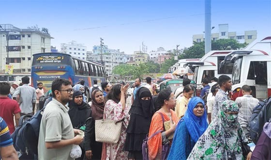 ঢাকামুখী মানুষের স্রোত, টার্মিনালে উপচে পড়া ভিড়