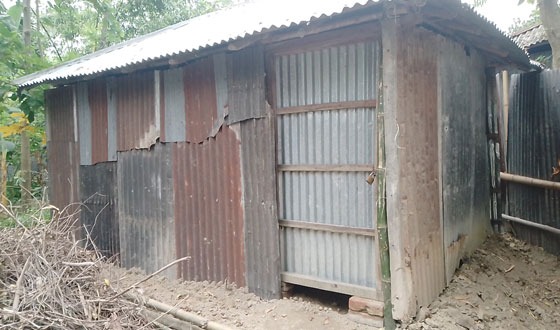 গাবতলীতে জোরপূর্বক ঘর উত্তোলন, থানায় অভিযোগ