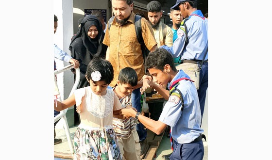 ঈদযাত্রায় চাঁদপুর জেলা রোভার স্কাউটের মানবিকতায় উৎসবযাত্রা নির্বিঘ্ন