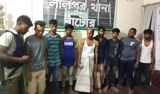 লালপুরে যৌথ বাহিনীর অভিযানে ৮ জুয়াড়ি আটক