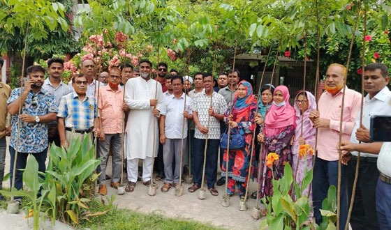 ছাত্রদলের উদ্যোগে বৃক্ষ রোপণ
