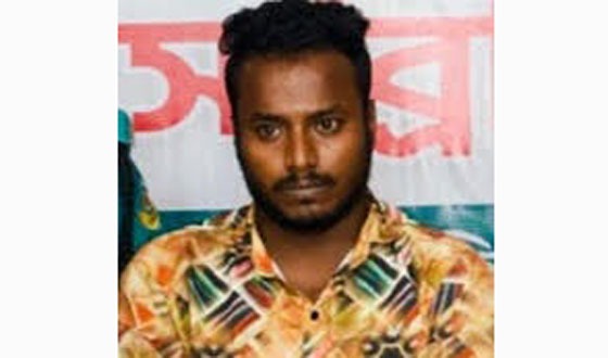 চট্টগ্রামে থানা লুটের অস্ত্র মিললো ভ্যান চালকের কাছে