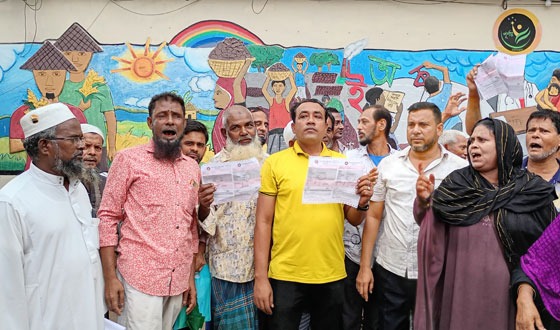 চাঁদপুরে পানির বিল কমানো ও স্বচ্ছ পানি সরবরাহের দাবিতে বিক্ষোভ