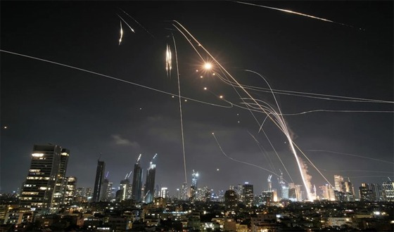 ইসরায়েলের আকাশ নিজেদের নিয়ন্ত্রণে নেওয়ার দাবি ইরানের