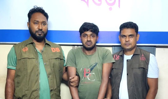 বগুড়ায় পুলিশ সদস্যদের ছুরিকাঘাত করা আসামি গ্রেপ্তার