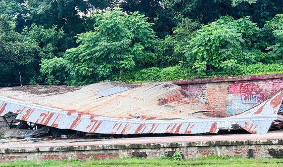 নাঙ্গলকোটে রেলওয়ের জায়গার অবৈধ স্থাপনা উচ্ছেদ