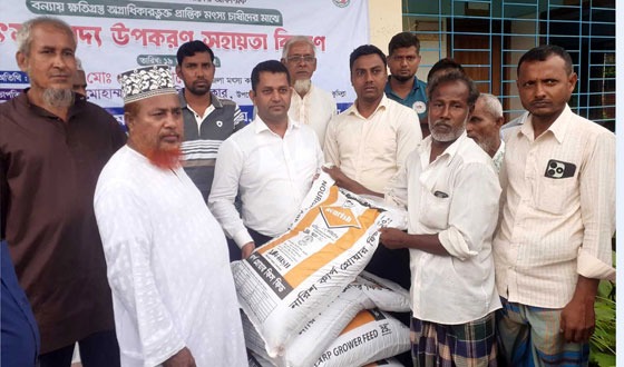 নাঙ্গলকোটে মৎস্য চাষীদের মৎস্য খাদ্য উপকরণ বিতরণ