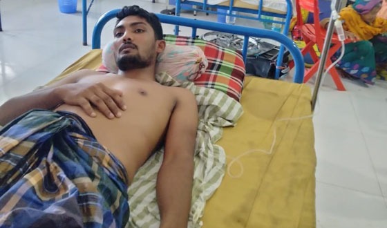 ক্ষেতলালে পূর্ব শত্রুতার জেরে এক যুবককে বেধর মারধর